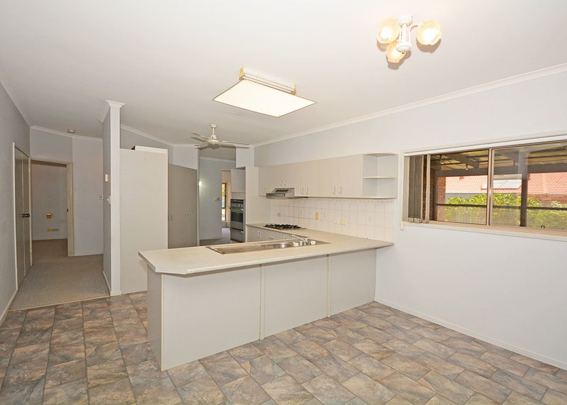 Photo - 17 Meledie Avenue, Kawungan QLD 4655 - Image 2