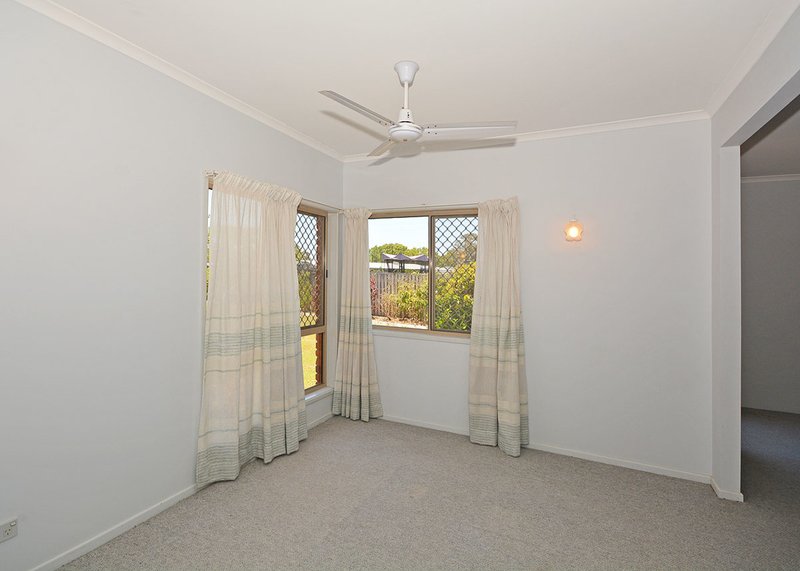 Photo - 17 Meledie Avenue, Kawungan QLD 4655 - Image 7