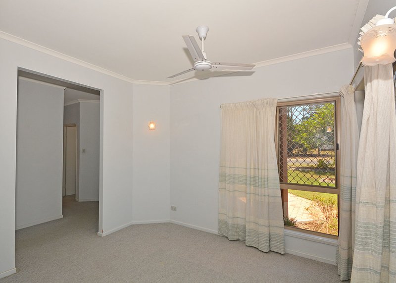 Photo - 17 Meledie Avenue, Kawungan QLD 4655 - Image 10