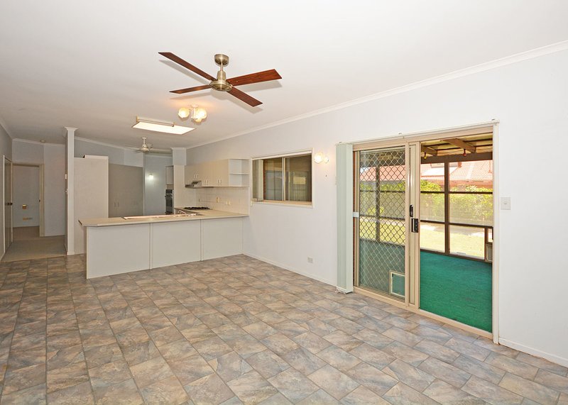 Photo - 17 Meledie Avenue, Kawungan QLD 4655 - Image 13