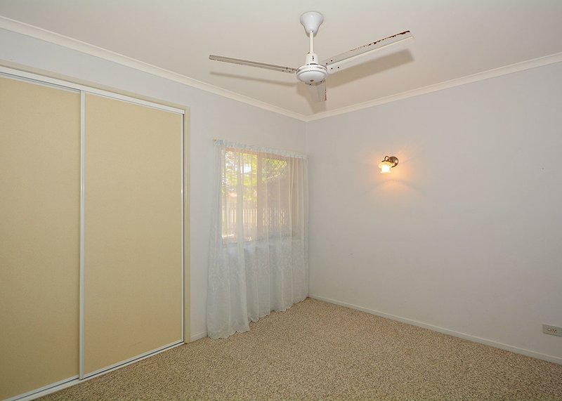 Photo - 17 Meledie Avenue, Kawungan QLD 4655 - Image 14