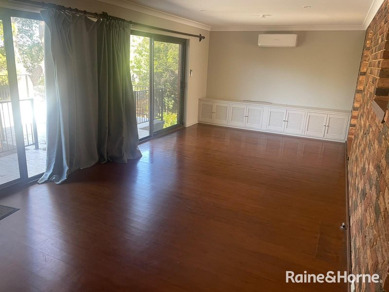 Photo - 17 Meredith Avenue, Hornsby Heights NSW 2077 - Image 2
