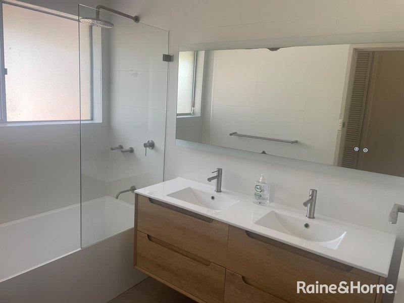 Photo - 17 Meredith Avenue, Hornsby Heights NSW 2077 - Image 4