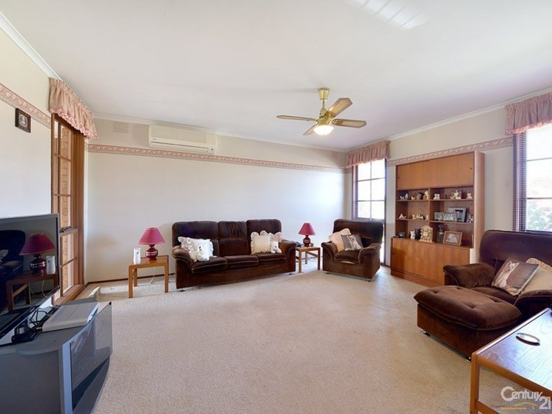 Photo - 17 Merrigum Crescent, Clarinda VIC 3169 - Image 2