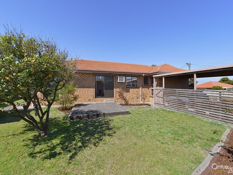 Photo - 17 Merrigum Crescent, Clarinda VIC 3169 - Image 9