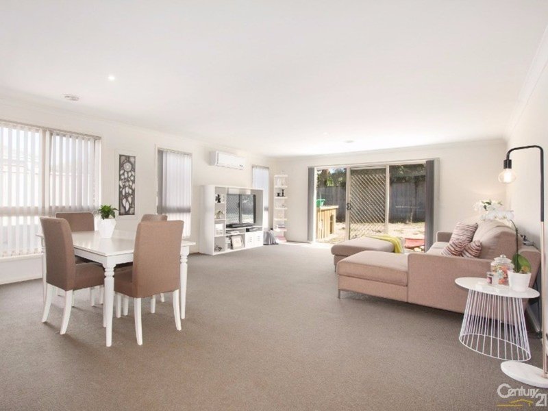 Photo - 17 Mikasa Place , Pakenham VIC 3810 - Image 3