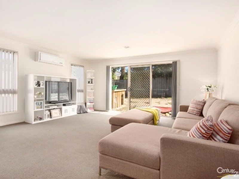 Photo - 17 Mikasa Place , Pakenham VIC 3810 - Image 4