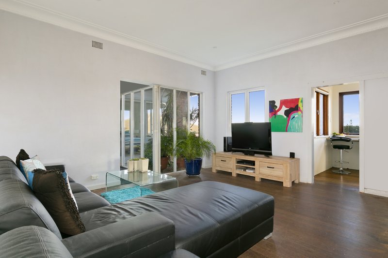 Photo - 17 Mildred Avenue, Manly Vale NSW 2093 - Image 9