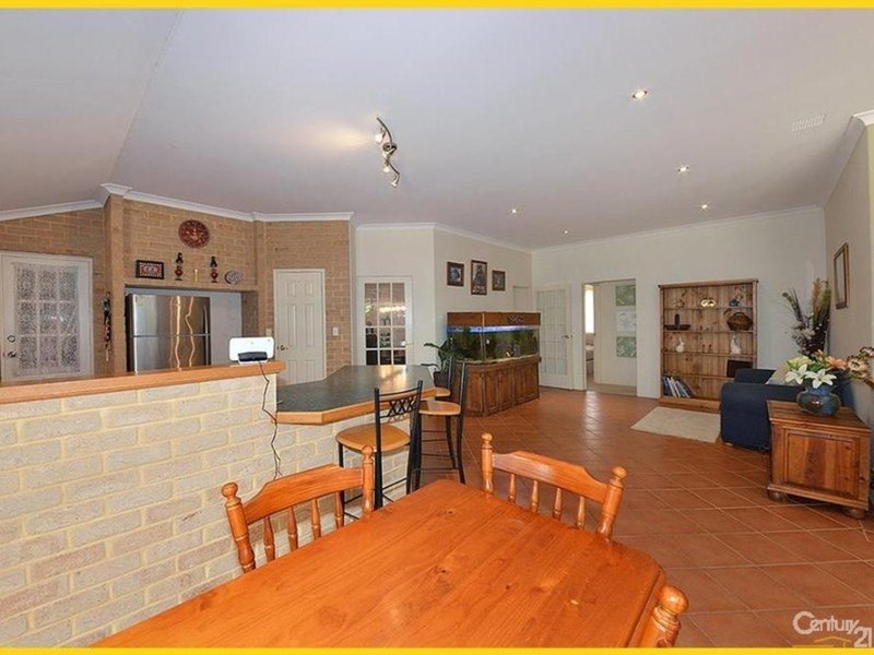 Photo - 17 Milford Green, Mindarie WA 6030 - Image 10