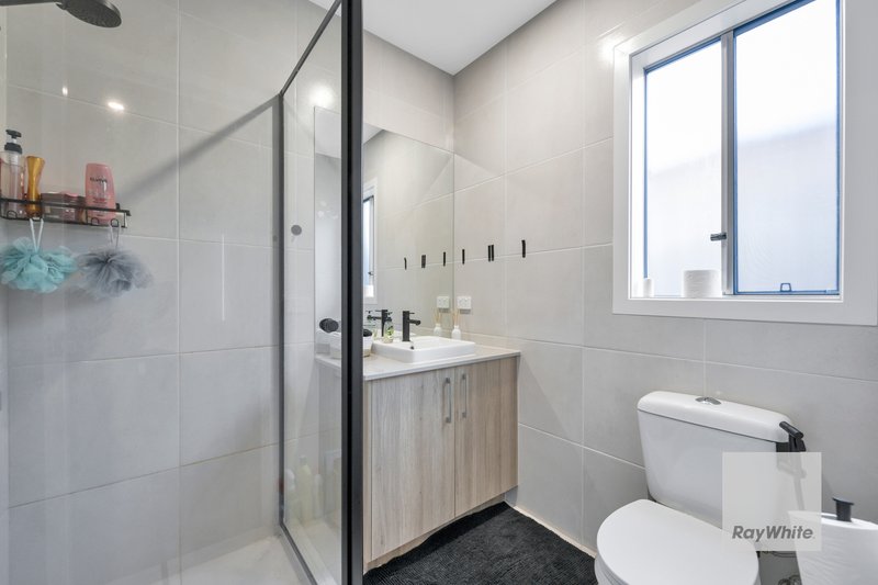 Photo - 17 Milsom Avenue, Fraser Rise VIC 3336 - Image 3