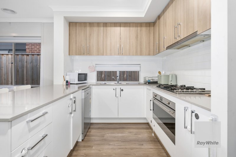 Photo - 17 Milsom Avenue, Fraser Rise VIC 3336 - Image 4