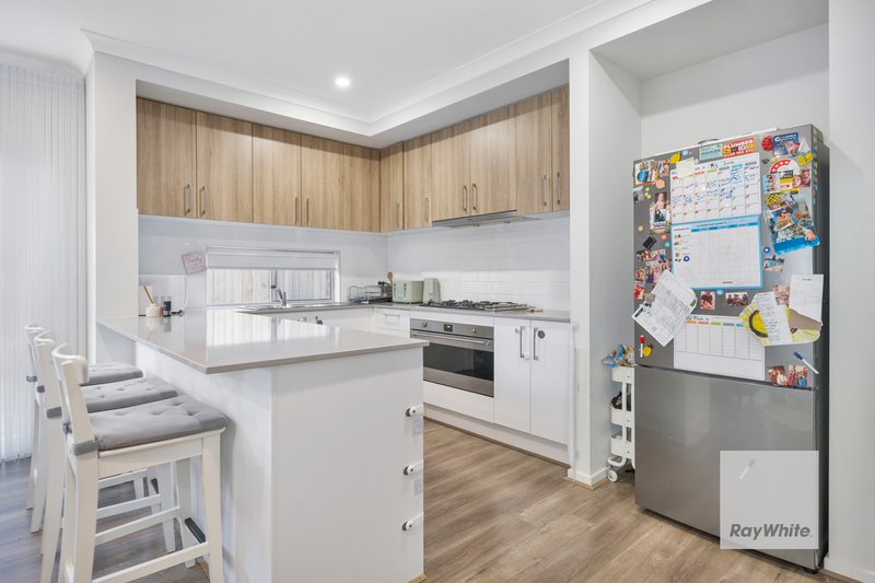 Photo - 17 Milsom Avenue, Fraser Rise VIC 3336 - Image 5