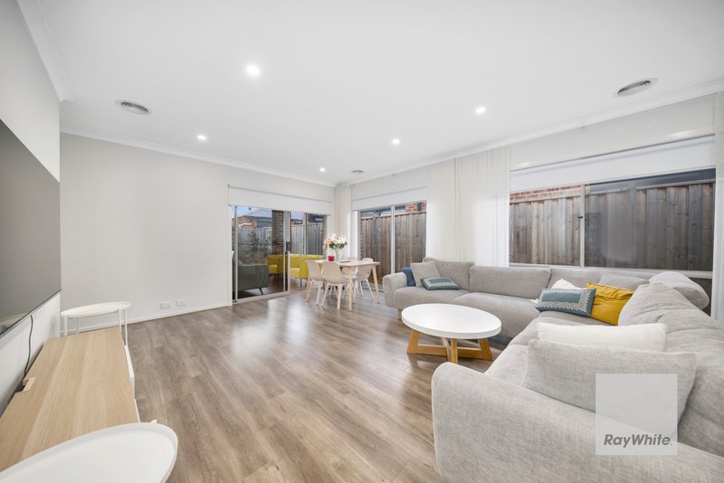 Photo - 17 Milsom Avenue, Fraser Rise VIC 3336 - Image 6