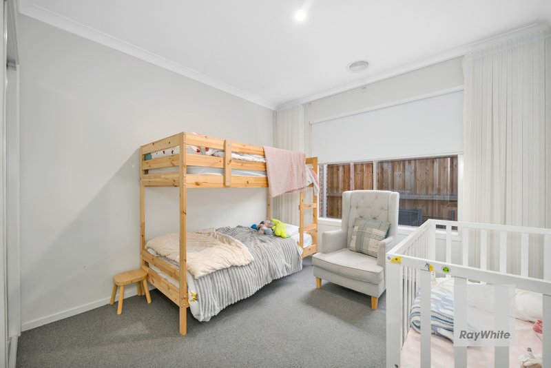 Photo - 17 Milsom Avenue, Fraser Rise VIC 3336 - Image 10