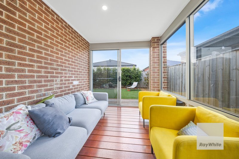 Photo - 17 Milsom Avenue, Fraser Rise VIC 3336 - Image 12