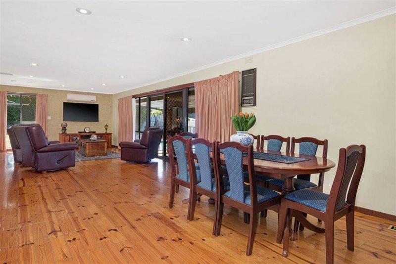 Photo - 17 Minchinbury Drive, Vermont South VIC 3133 - Image 4