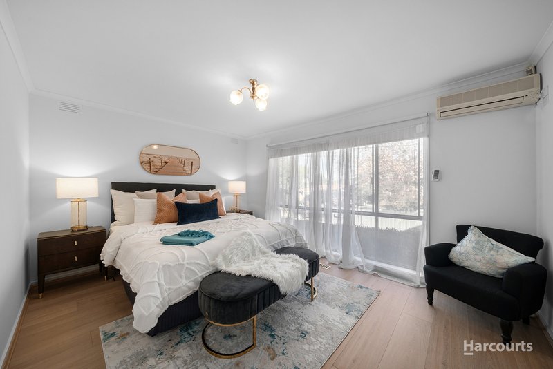 Photo - 17 Minchinbury Drive, Vermont South VIC 3133 - Image 5