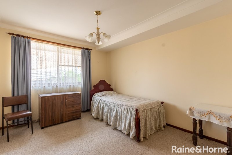 Photo - 17 Minna Place, South Bathurst NSW 2795 - Image 10