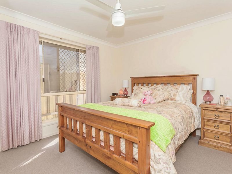 Photo - 17 Mitchell Street, Boronia Heights QLD 4124 - Image 2