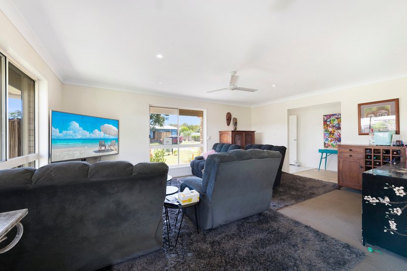 Photo - 17 Monarch Avenue, Moore Park Beach QLD 4670 - Image 15