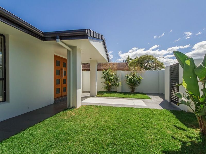 Photo - 17 Montezuma Dr , Burleigh Waters QLD 4220 - Image 2