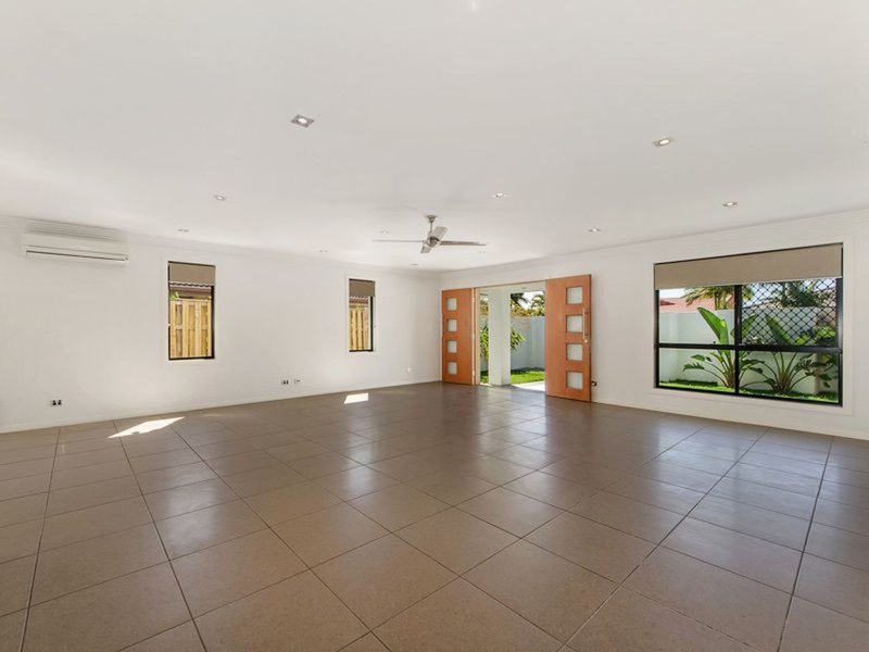 Photo - 17 Montezuma Dr , Burleigh Waters QLD 4220 - Image 4