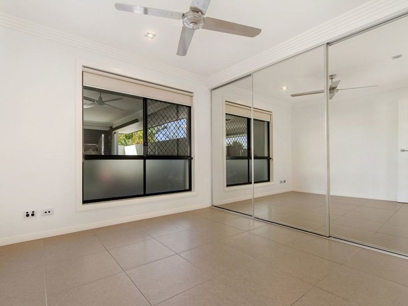 Photo - 17 Montezuma Dr , Burleigh Waters QLD 4220 - Image 10