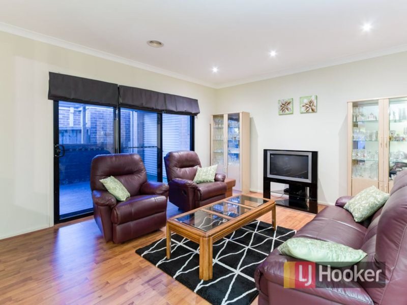 Photo - 17 Montpelier Drive, Berwick VIC 3806 - Image 3