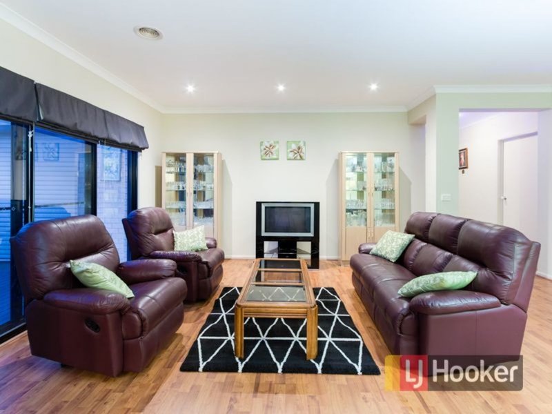 Photo - 17 Montpelier Drive, Berwick VIC 3806 - Image 4