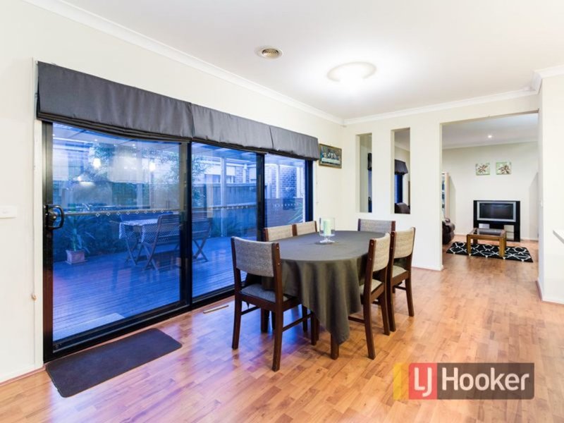 Photo - 17 Montpelier Drive, Berwick VIC 3806 - Image 6