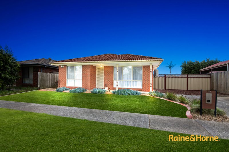 Photo - 17 Montrose Way, Cranbourne West VIC 3977 - Image 2