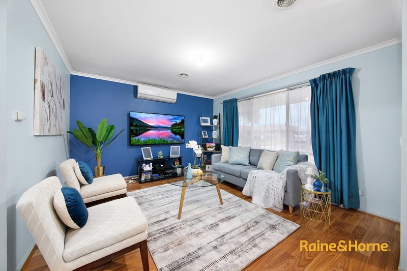 Photo - 17 Montrose Way, Cranbourne West VIC 3977 - Image 3