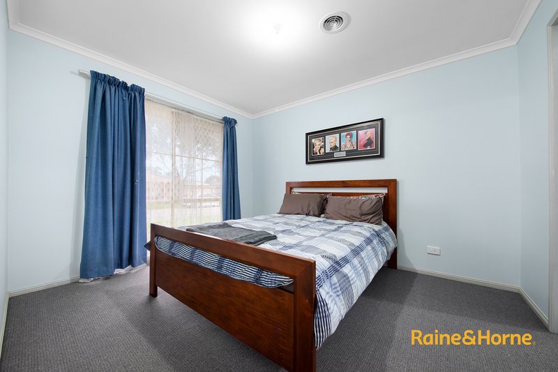 Photo - 17 Montrose Way, Cranbourne West VIC 3977 - Image 7