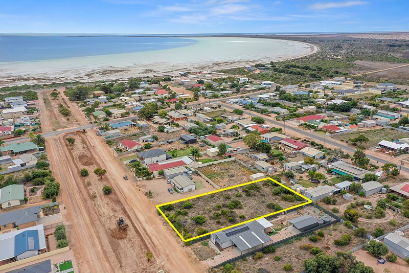 17 Moonta Road, Moonta Bay SA 5558