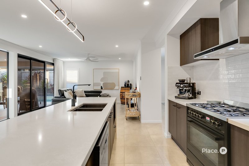 Photo - 17 Mountain Ash Way, Redland Bay QLD 4165 - Image 4