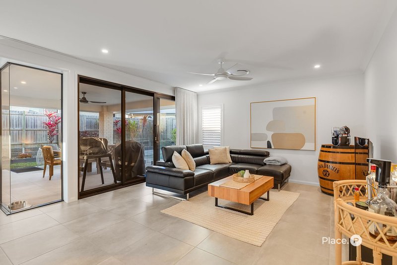 Photo - 17 Mountain Ash Way, Redland Bay QLD 4165 - Image 5