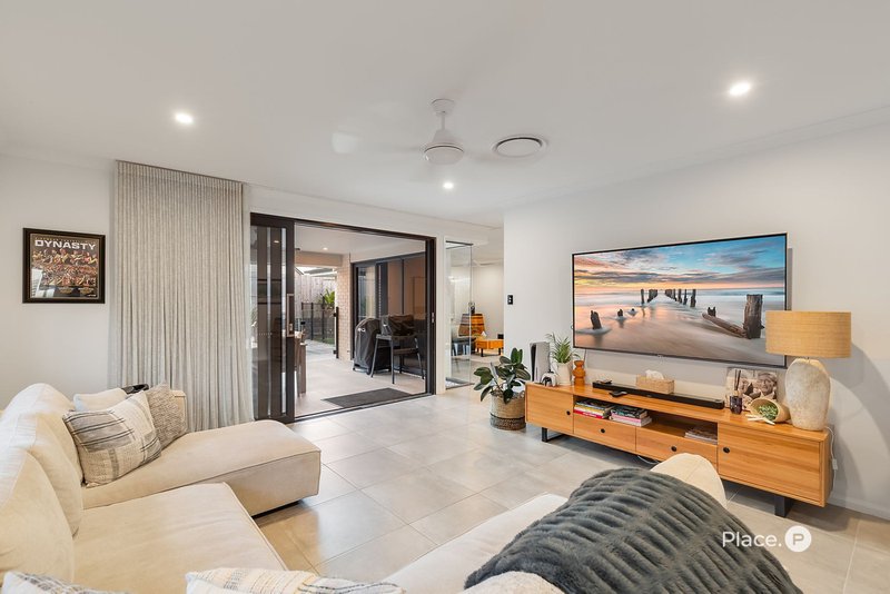 Photo - 17 Mountain Ash Way, Redland Bay QLD 4165 - Image 7