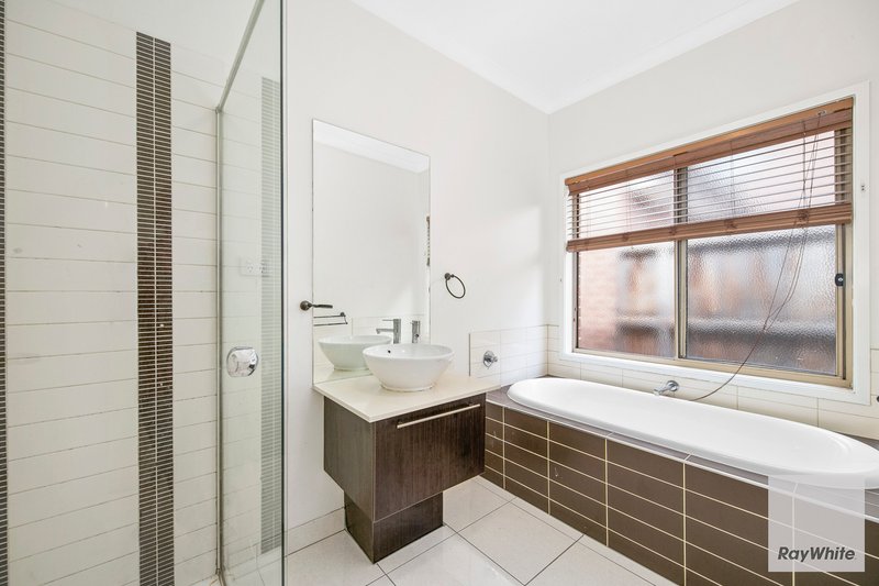 Photo - 17 Muirfield Street, Deer Park VIC 3023 - Image 6
