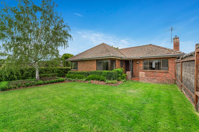 Photo - 17 Munro Street, Macleod VIC 3085 - Image 1