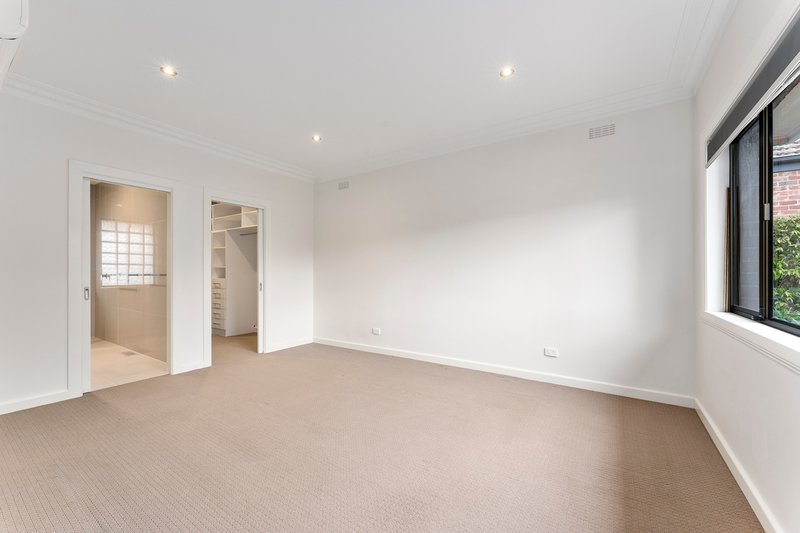 Photo - 17 Munro Street, Macleod VIC 3085 - Image 4