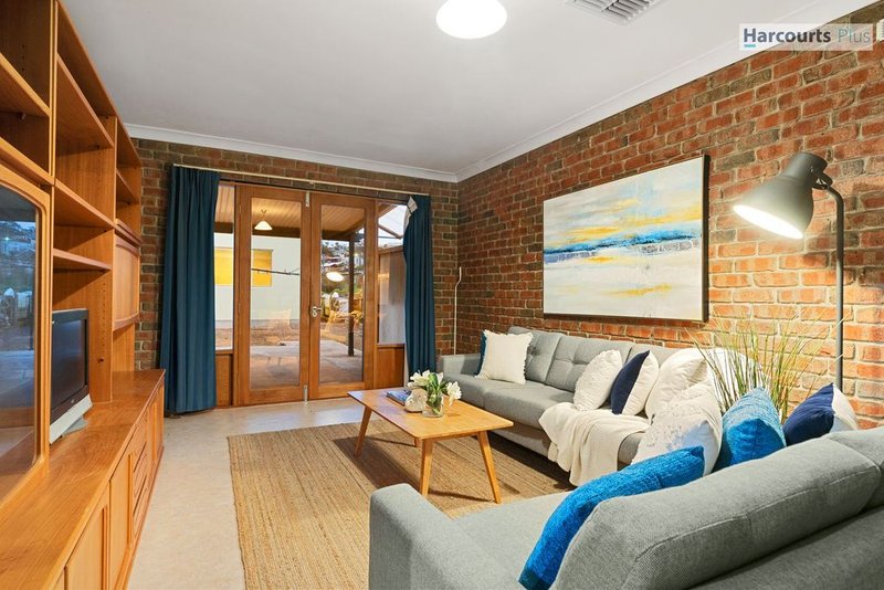 Photo - 17 Murnada Street, Hallett Cove SA 5158 - Image 12