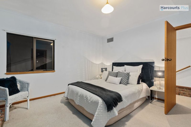 Photo - 17 Murnada Street, Hallett Cove SA 5158 - Image 14