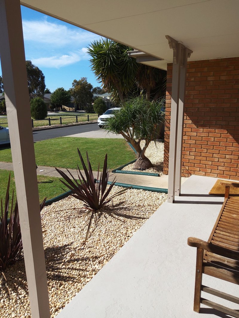 Photo - 17 Murray Walk, Roxburgh Park VIC 3064 - Image 12