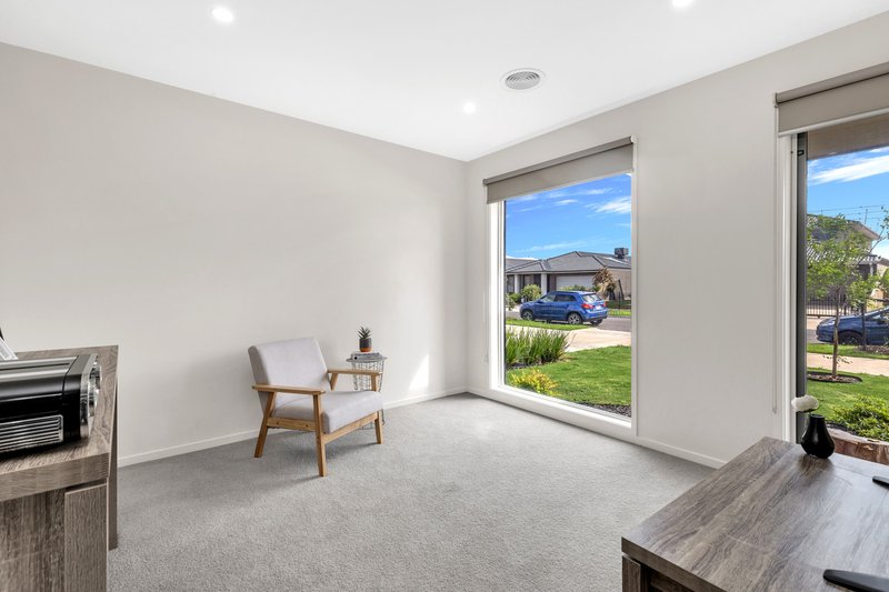 Photo - 17 Muscovy Way, Werribee VIC 3030 - Image 6