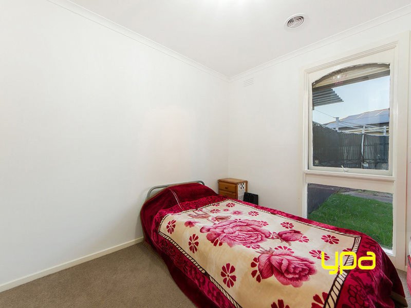 Photo - 17 Myuna Drive, Kings Park VIC 3021 - Image 7