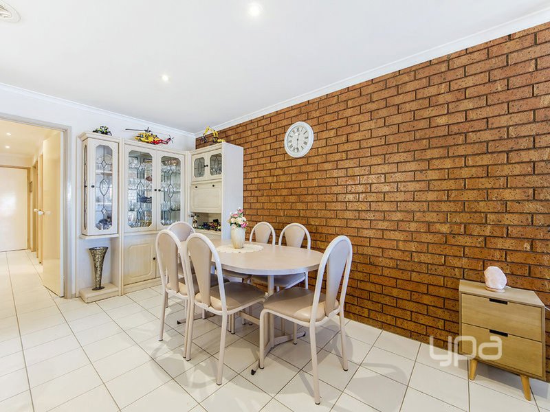 Photo - 1/7 Nadur Court, St Albans VIC 3021 - Image 3