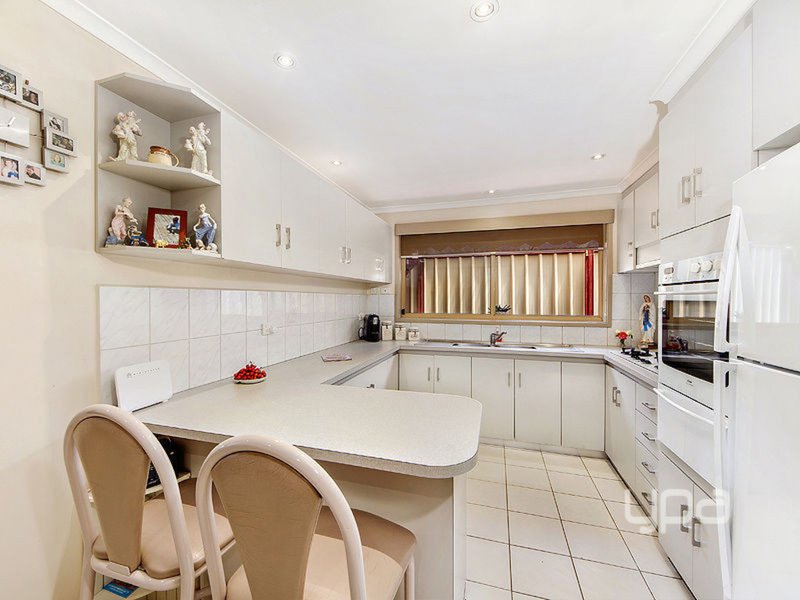 Photo - 1/7 Nadur Court, St Albans VIC 3021 - Image 4