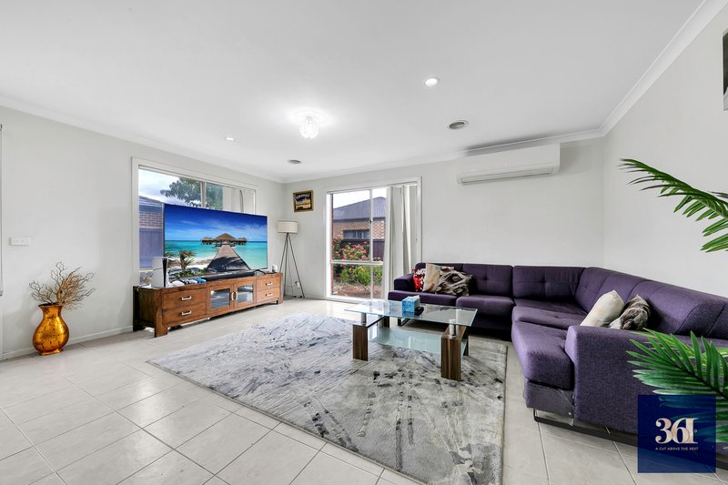 Photo - 17 Nantha Way, Brookfield VIC 3338 - Image 3