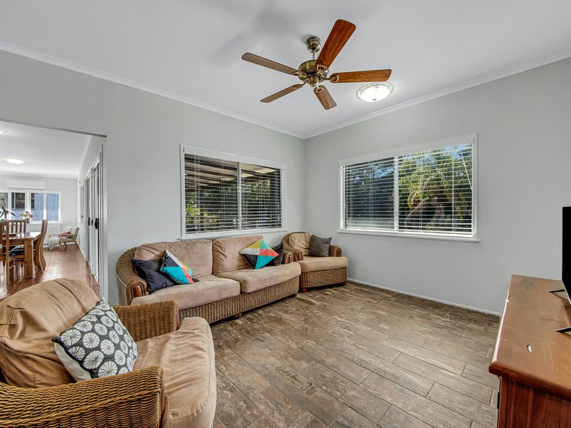 Photo - 17 Neptune Street, Tannum Sands QLD 4680 - Image 3