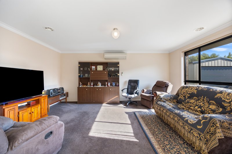 Photo - 17 Nimble Drive, Delacombe VIC 3356 - Image 9